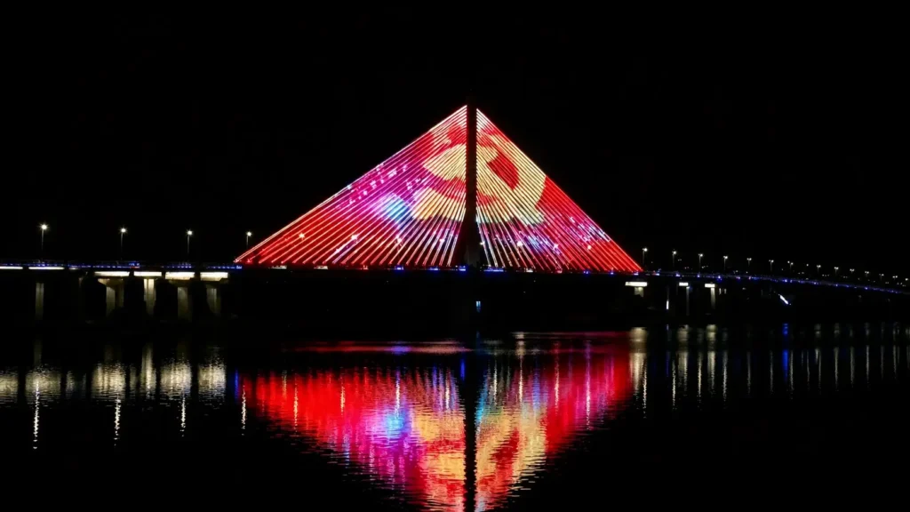 Bridge lighting uses grid screens